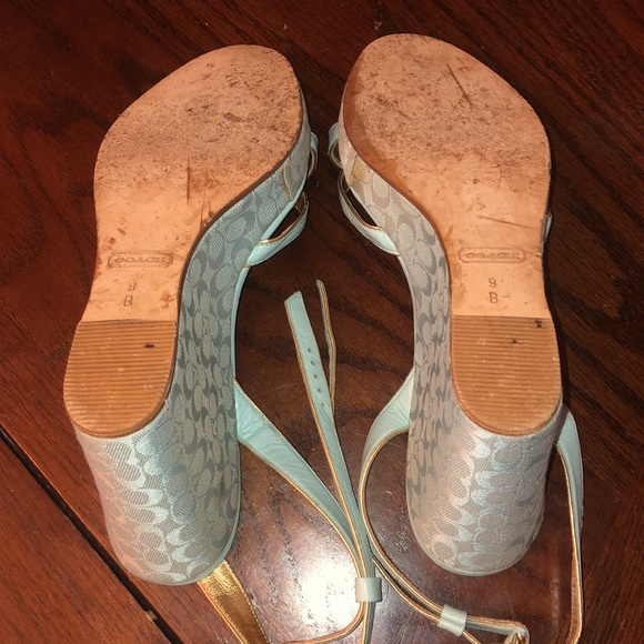 Coach Cathleen Blue Gold Signature Wedge Heel Shoe Size 9 - Picture 9 of 10
